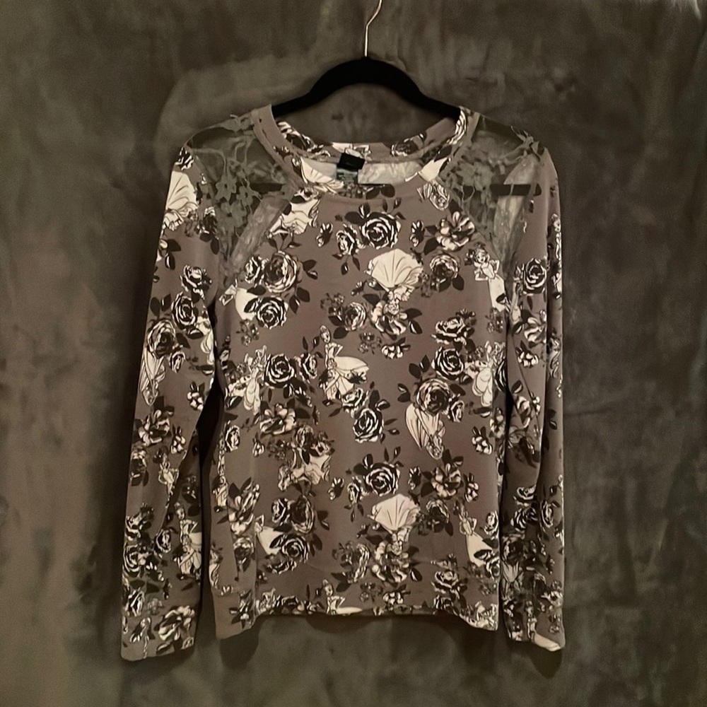 RARE-Hot Topic Disney Princess long sleeve shirt/sweatshirt